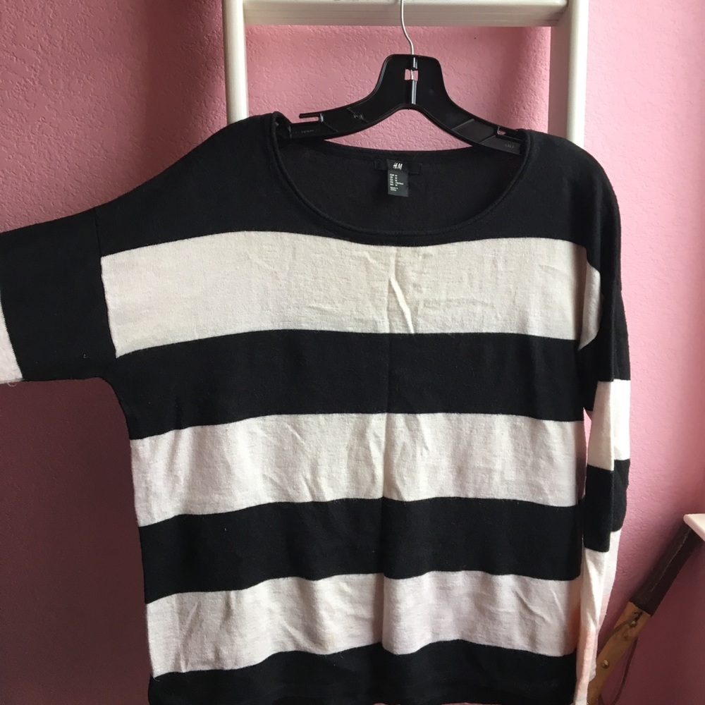 Color blocked black and white sweater